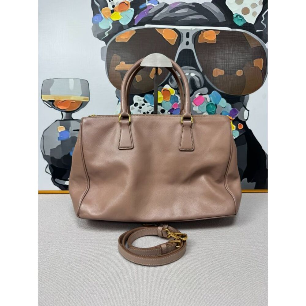 Prada Women Pre-Loved Bag Very Good Condition - Picture 2 of 6